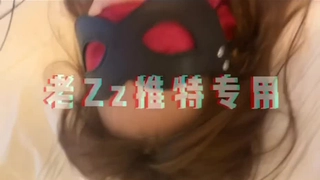 在卧室里自慰女友的脏逼
