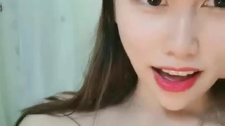 一对一聊天匿名约大学清纯学妹，一顿饭后让学妹穿JK白丝，踩踏调教