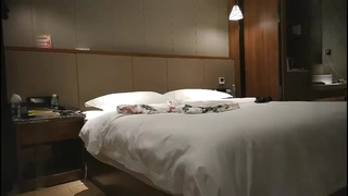 鲁豫有约金星吊墜奶不停搖不停挑逗你的心