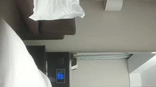 19岁的继妹被操并被精液覆盖