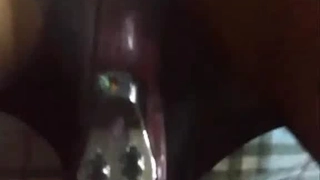 开车别玩手机_啪啪第一场学妹干起来好舒服啊，先抽烟谈好价格，谈好就开始脱裤子