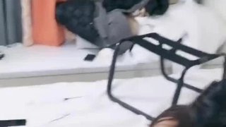 手抓鸡就舔