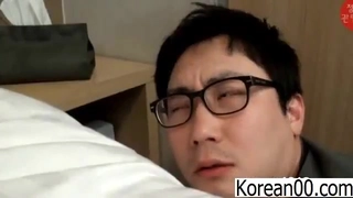 大慶哥搞朋友媳婦～氣質顏值短髮身材苗條，騎坐雞巴屁股都被打紅了…