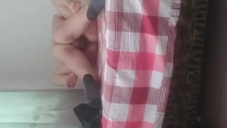 换妻极品探花，28岁白领小夫妻，寂寞婚姻中的调味剂，相约酒店互换伴侣，精彩无限