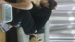 东方按摩师和她的客户变成了铁杆性爱动作