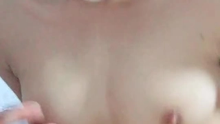 如此性感漂亮的气质大学美女做援交真是太可惜了,粉嫩的小穴看着就想操,干一次花多少钱都值