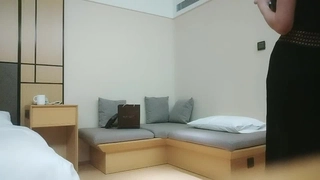 大奶母狗被操得大叫爽死了最后狂插内射母狗