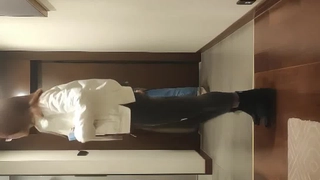 【瘦子探花】約操短髮良家少婦，喝紅酒調情，扒掉內褲操屄，搞了兩炮舒服了…
