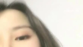 三个超嫩小萝莉！极品嫩穴双头龙互插！妹妹超会玩，张开双腿轮流插，爽的低低呻吟，很是享受