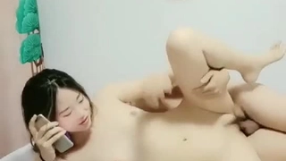 新人主播黑丝内裤，脱光光大号道具自慰白虎，表情享受到家道具多样化花样百出