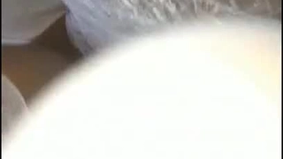 肮脏的荡妇在性按摩院里被猛烈地操